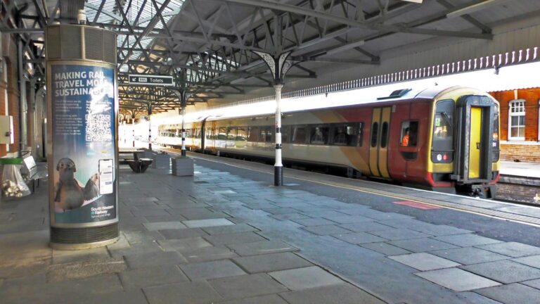 UK train operator to test air purification technology at crowded stations