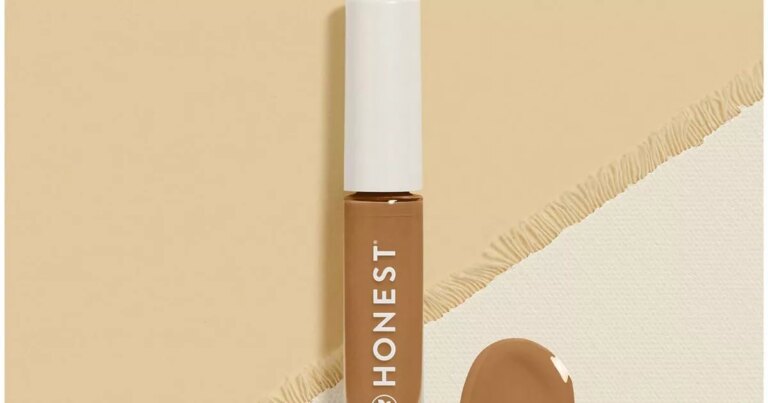 Jessica Alba’s Honest Beauty Brand Reduces £23 Moisturizing Concealer to Under £5