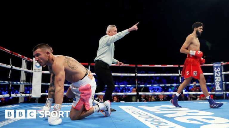 Boxing: Hamza Shiras stops Liam Williams in one round in London
