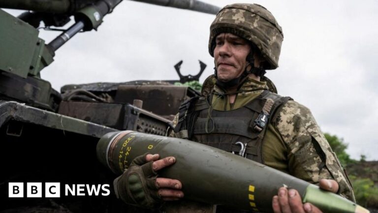 Avdiivka: Ukrainian troops leave besieged eastern town