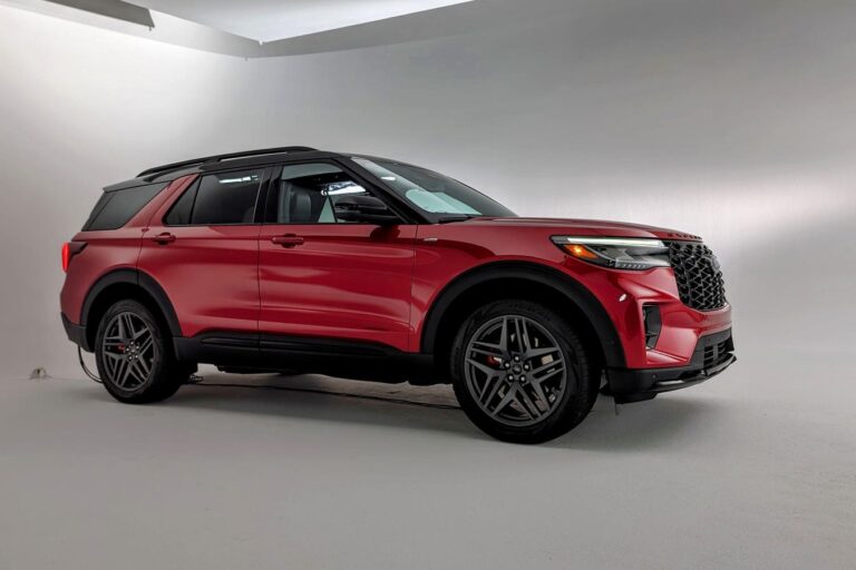 2025 Ford Explorer, More Grille, Technology and Soft Surfaces, No Hybrid