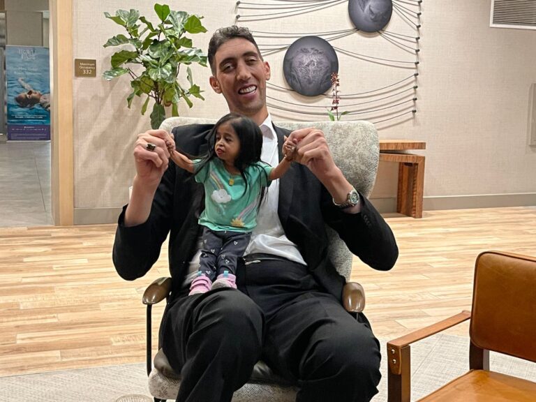 World’s tallest man and shortest woman reunite for the first time in six years in California