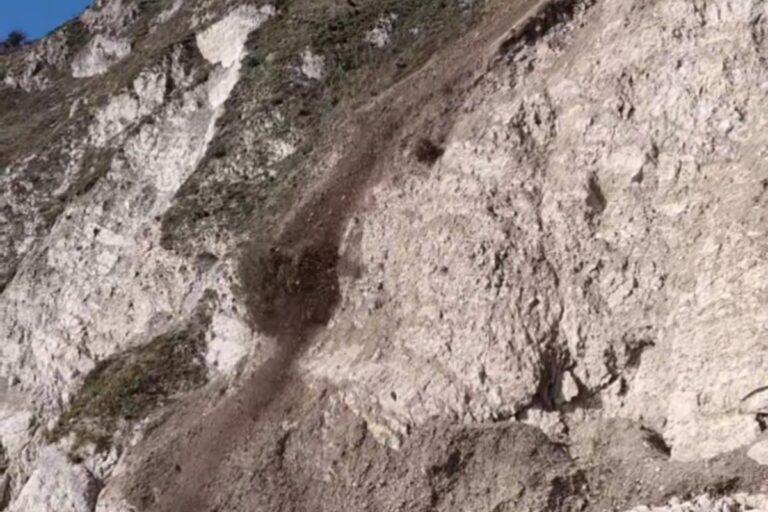 Video captures landslide at beautiful location along the Jurassic Coast
