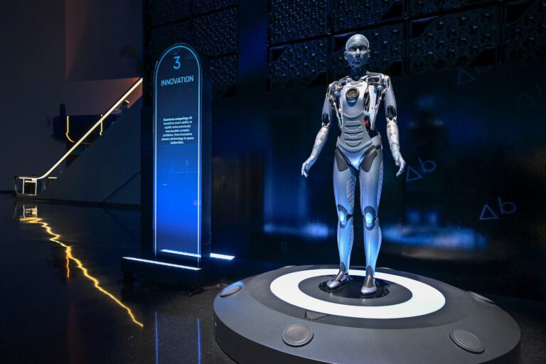 Opinion | Sphere’s Aura robots in Las Vegas talk to you