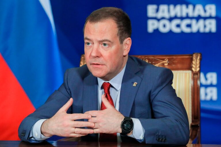 Russia threatens to release its entire arsenal to London if it loses war in Ukraine