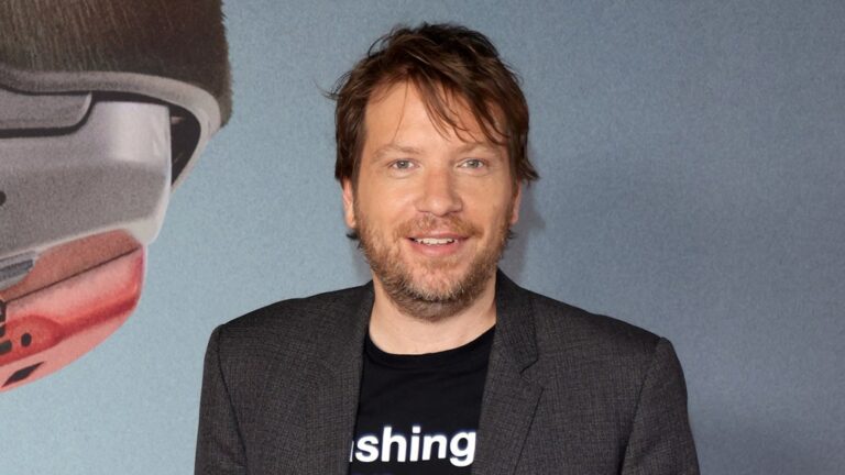 New Jurassic World movie to be directed by Gareth Edwards – The Hollywood Reporter