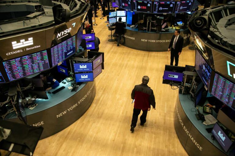 Stock prices fell due to high technology.Home Depot and Walmart report mixed earnings