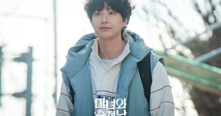 Ji Hyun Woo is known for his unique looks.