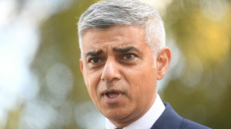 Colonization of London awakens