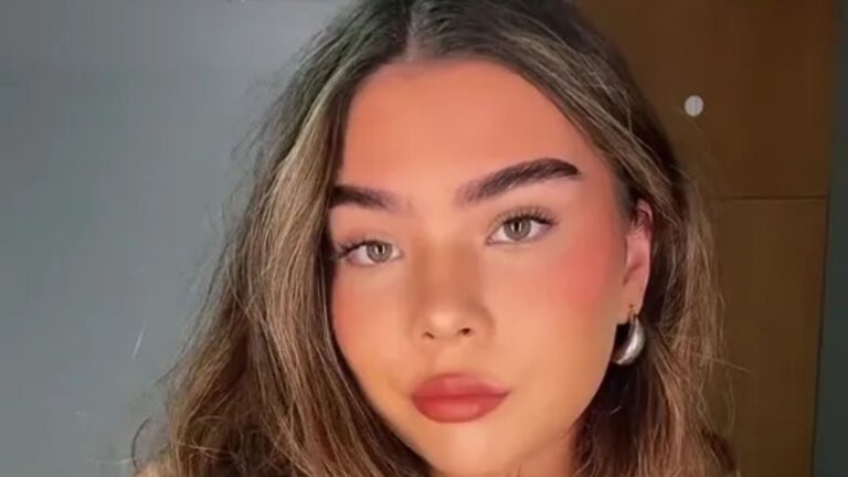 Beauty fan shares genius hack to tan your back all by yourself – all you need is a hanger