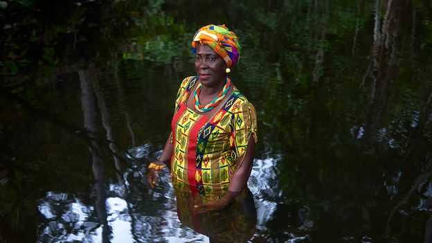 Women, poems, and menus saving Ecuador’s beloved blue crabs