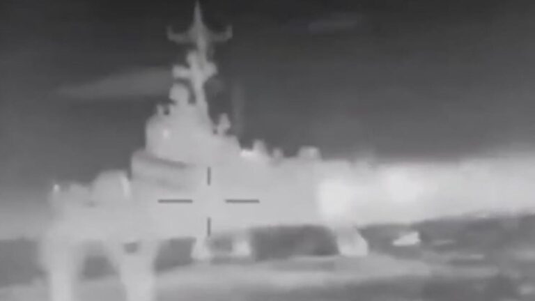 Latest news from Ukraine: Dramatic footage confirms massive explosion as “Russian ship sinks in the Black Sea.”Russia reacts to reports that the US plans to deploy nuclear weapons to the UK | World News