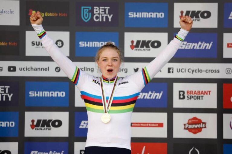 Cyclocross World Championship: Femme van Empel riots to keep rainbow jersey