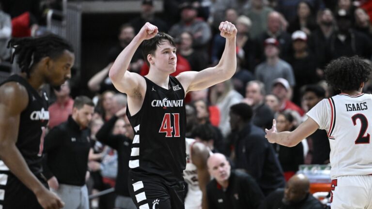 With 21 seconds left, Lukosius’ go-ahead jumper gives Cincinnati a 75-72 lead over No. 15 Texas Tech.