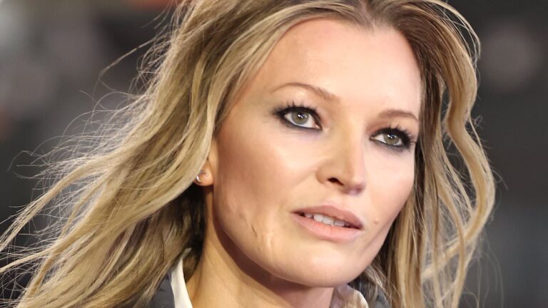 How a celebrity doppelgänger fooled the world…so can you tell the difference? The Kate Moss look-alike who appeared at Paris Fashion Week is a model from Ormskirk, and the attention of ‘fans’ shows how her acrimonious divorce He talked about how it helped him get through it.