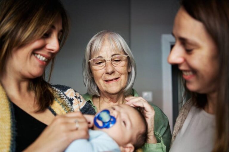 Grandparents share their brutally honest opinions about modern parenting, and it’s extremely insightful