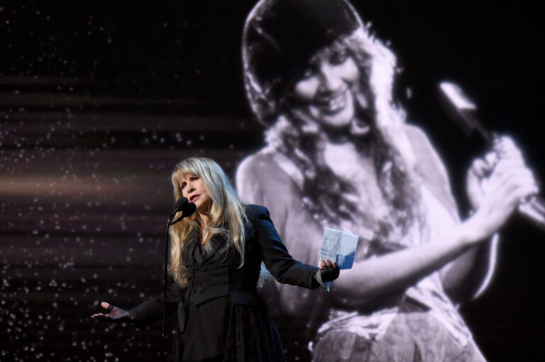 5 Ways Stevie Nicks Influenced Pop Culture – FM100.3