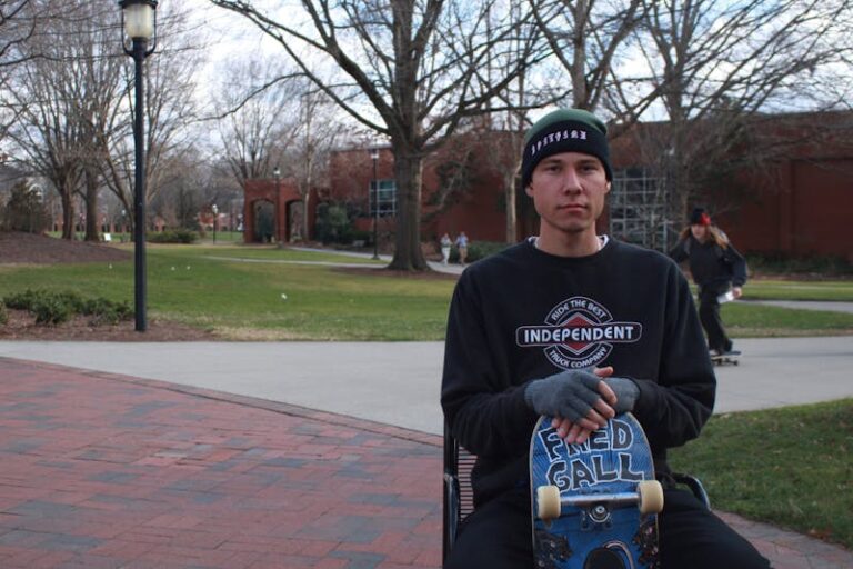 Victims of imagination: How does the use of technology affect loneliness at Elon?