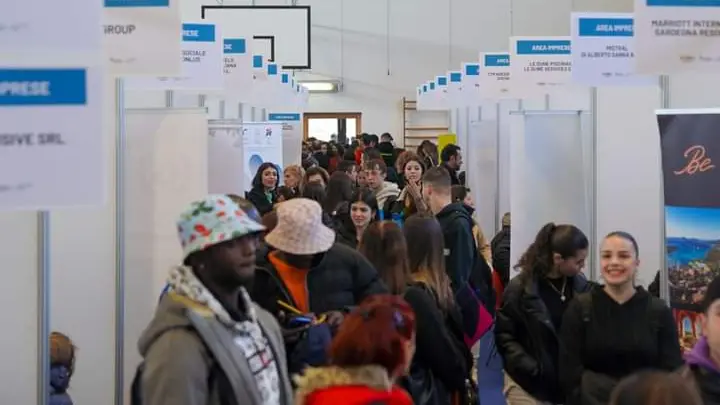 1,100 interviews, 5,000+ applications, 2,700 job openings