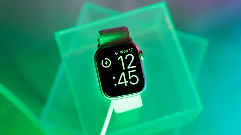 I want a smarter smartwatch instead of a new AI gadget