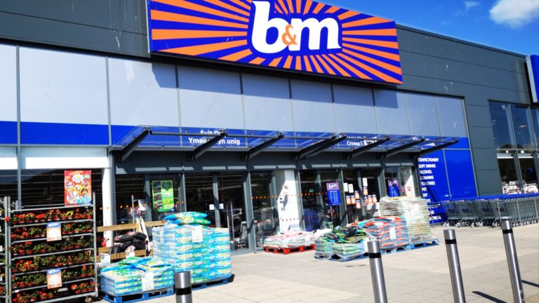 B&M shoppers are rushing to buy ‘must-have’ hot day scanning equipment for £5 instead of £20 – making it the cheapest around