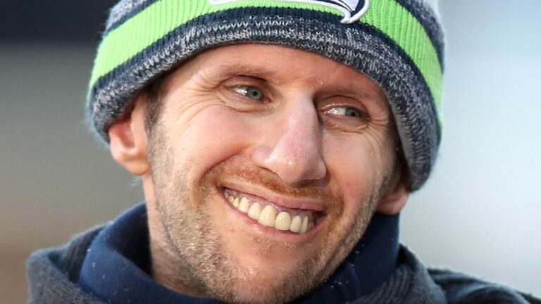 Inspirational rugby star and MND sufferer urges people ‘don’t waste a moment’ in emotional video he recorded before he passed away, then ends smiling ‘Rob Burrow over and out’