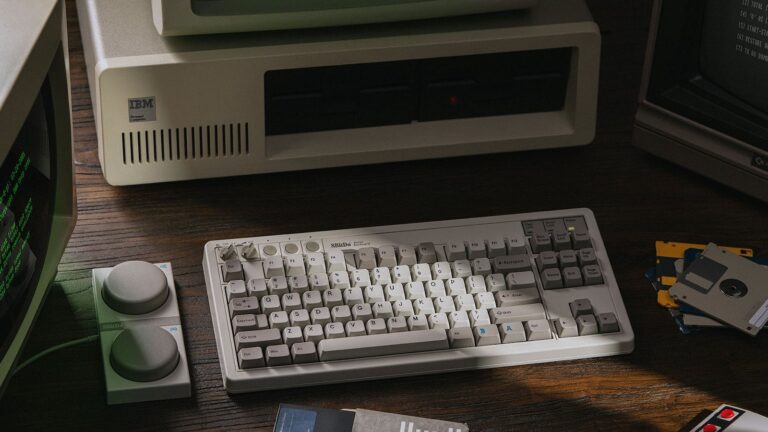 8BitDo’s M Edition Mechanical Keyboard has a classic look