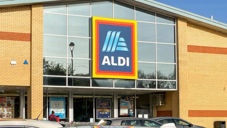 “I need this in my room,” say shoppers as they rush to Aldi to pick up the perfect gadget to keep them cool this summer.