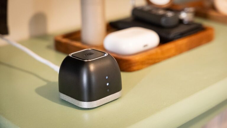 Earzz review: AI-powered gadget alerts you to doorbells, alarms, crying babies, and more