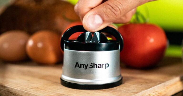 Amazon’s ‘amazing’ £5 gadget gives shoppers savings of over £100 on new kitchen knives