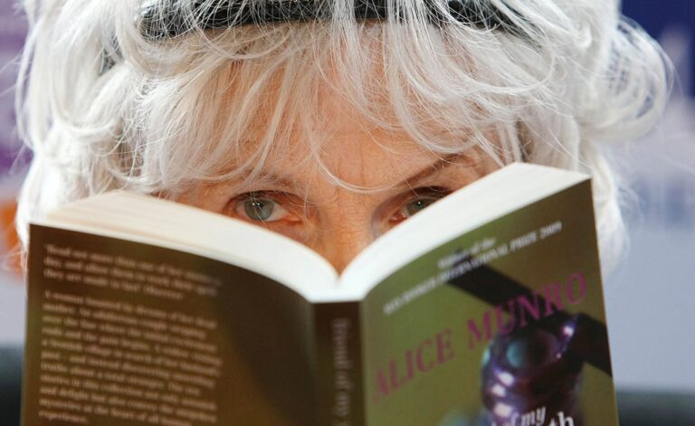 Alice Munro: Daughter’s abuse revelations rock the literary world