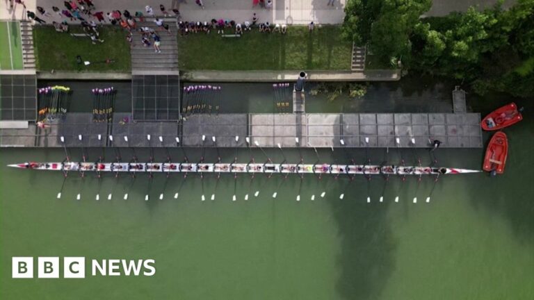 World’s longest rowing boat takes part in Olympic torch relay