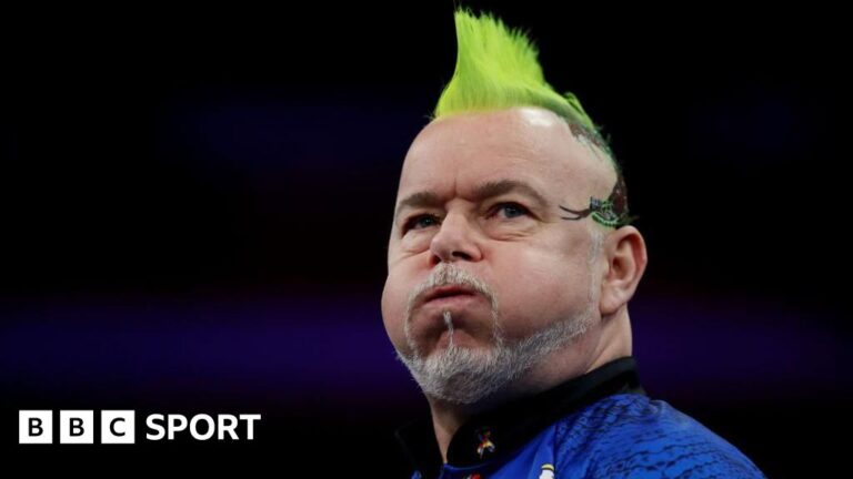World Matchplay Darts: Peter Wright and Dave Chisnall eliminated in first round