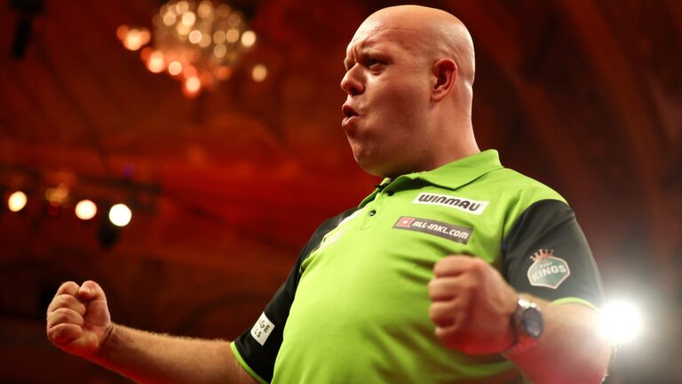 The semi-finals will see Humphries v Wade, followed by Van Gerwen v Smith.